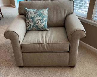  08 Wide Stuffed Chair By Havertys