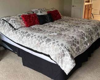  04 King Sized Bed, Beautyrest Recharge Matteress With Candace Plush Pillow Top And Bedding