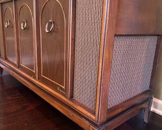Magnavox Vintage Stereo System, Working record player, AM/FM Radio