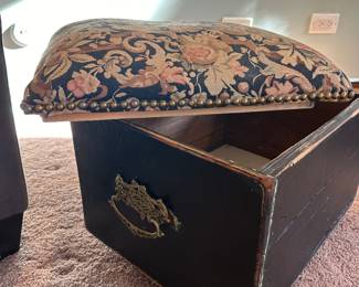 Vintage Floral Storage Ottoman/Footrest