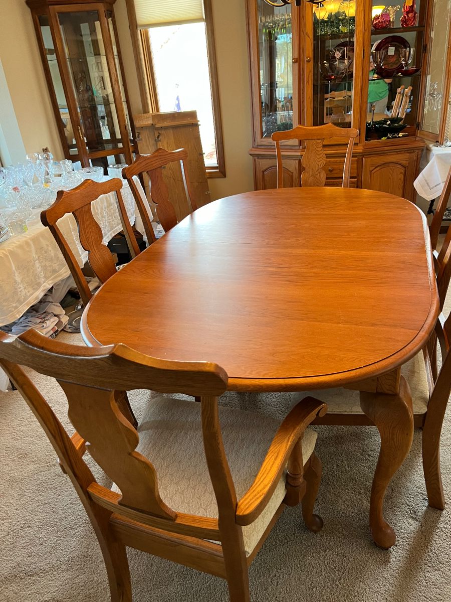 Dining table with 2 leaves and 6 chairs - $450