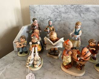 More figurines