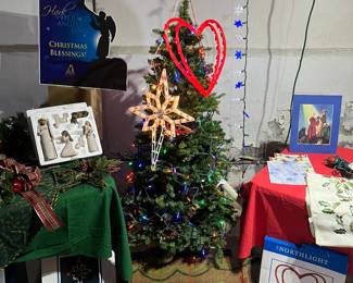 5’ Christmas tree with lights, north light , North Star and Christmas mats.
