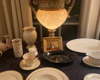 PRESIDENTIAL COLLECTION 'MANSFIELD" LENOX   CHINA SERVICE FOR 4  