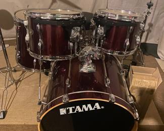 TAMA DRUM SET