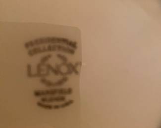 LENOX CARRIBBEE CHINA SERVICE FOR 8 PLUS