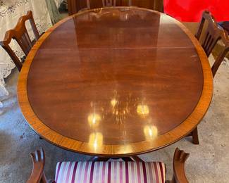 Dining table with 6 chairs and 2 leaves