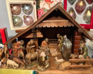Beautiful vintage, Nativity Set