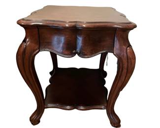 $350 USD      Pair Thomasville Hills of Tuscany Brunello End Tables KW214-13    Brunello end tables from the Hills of Tuscany Collection of Thomasville Furniture. This rectangular end table features block front shaped drawer with dovetail construction. The top surface features pecan border, an ebony-dyed maple and Zebrano ribbon inlay, with a olive ash burled center.

Dimensions: 28 x 24 x 25"H

Condition: Good.  One table top needs to be refinished.

Local pick up McLean, VA.  Contact us for shipper suggestions.     https://goodbyhello.com/products/copy-of-leather-chair-and-ottoman-kw214-12?_pos=16&_sid=39f7e14c1&_ss=r