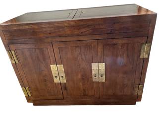 $900 USD      Henredon Scene One Campaign Style Brass Flip Up Server Bar Buffet Server KW214-2     High Quality American Made Flip Top Server Bar Cabinet with Pair of Doors Opening to Single Dovetailed Drawer and Shelf Storage, Brass Hardware

Dimensions: 38 x 18 x 30"H

Condition: Very good

Local pick up McLean, VA.  Contact us for shipper suggestions.      https://goodbyhello.com/products/copy-of-henredon-china-cabinet-kw214-1?_pos=43&_sid=39f7e14c1&_ss=r