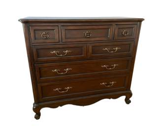 $550 USD      Thomasville 7 Drawer Traditional Dresser w Cabriolet Feet KW214-21     Invite a warm welcome blend of traditional elegance rich in tradition yet sophisticated in style, into your home. Transform your bedroom into your own personal sanctuary with this 7-drawer dresser. Take your bedroom to the next level of timeless appeal, stylish comfort, and serenity for years to come!
 

Dimensions: 49 x 20.5 x 44"H

Condition:  Very good

Local pick up McLean VA.  Contact us for shipper suggestions.      https://goodbyhello.com/products/copy-of-thomasville-queen-bed-kw214-21?_pos=17&_sid=39f7e14c1&_ss=r