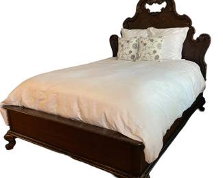 $600 USD     Thomasville Queen Bed KW214-42     Beautiful and stately.  This Bed with its gold accented carved wood, is such a dramatic addition to a bedroom.

Dimensions: 56 x 90 x 75"H

Local pick up McLean VA.  Contact us for shipper suggestions.     https://goodbyhello.com/products/thomasville-queen-bed-kw214-21?_pos=1&_sid=39f7e14c1&_ss=r