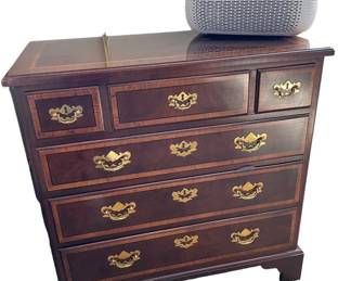 $1200 USD      Pair Henredon Aston Court Banded Burled Bachelor Chest/Nightstands KW214-30    High quality American made walnut and burl wood inlaid chest with dovetailed drawers brass hardware

Dimensions: 30 x 16 x 31"H

Condition: Very good

Local pick up McLean, VA.  Contact us for shipper suggestions.     https://goodbyhello.com/products/copy-of-henredon-4-poster-king-bed-headboard-footboard-kw214-28?_pos=31&_sid=39f7e14c1&_ss=r
