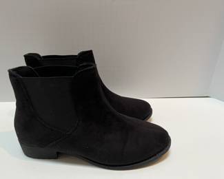 New Out of Box CHACOS Black Faux Suede Waterproof Lined BOOTS BOOTIES 