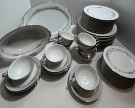 NORITAKE Rosepoint China Set Service for 12