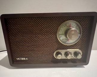 Victrola Willow AM\FM Vintage Looking Radio Model No. VRS-2800 Working