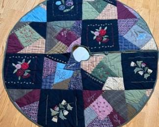Quilted Folkart Patchwork Christmas Tree Skirt
