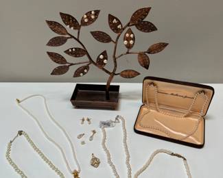 Lot of PEARL Jewelry Vintage & New, MALLORACA Cased Necklace Strand