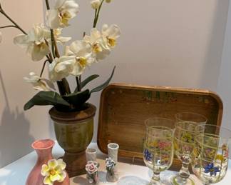 Floral Arrangement, Folkart Wood Tray, Hand Painted Glasses & Rooster Plate