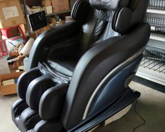 uAstro Zero-Gravity Massage Chair With Touch Screen Controls, Model DF670, Powers On, New Out Of Box