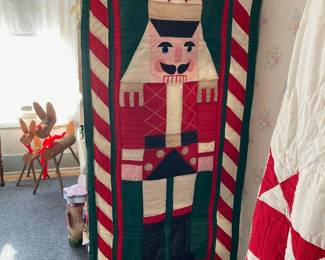 Christmas quilt hanging