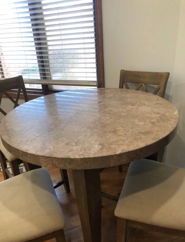 TINLEY PARK ESTATE SALEESTATE SALES BY MICHELE starts on 12/17/2023