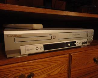 Sylvania Video/Cassette Player Model SSD803