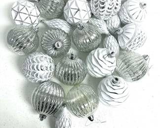 Large Shatterproof Ornament Set