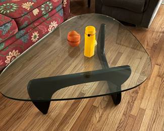 Amazing , Herman Miller Isamu Noguchi coffee table with signature and medallion.