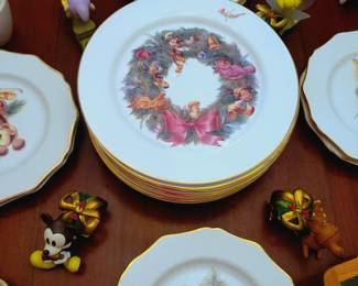 Disney Christmas Dish Set