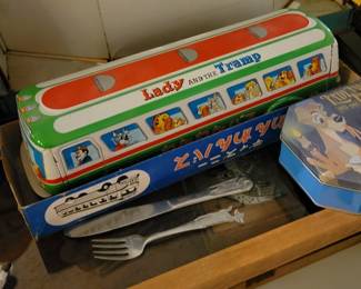 Vintage Lady & the Tramp Tin Bus