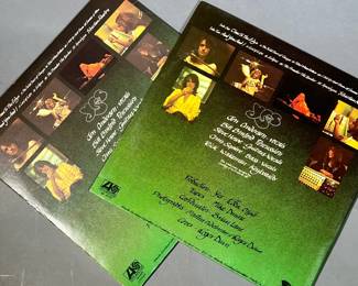 (2PC) YES CLOSE TO THE EDGE RECORDS | Including one with a textured cover SD7244, and the other glossy SD19133.