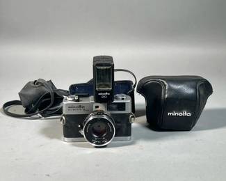MINOLTA HI-MATIC 7S II | 35mm film camera with Minolta Rokkor lens in a black leather cover. -  l. 5 in

