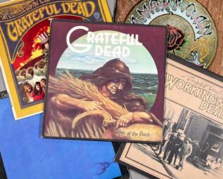 (5PC) GRATEFUL DEAD VINYL | Assortment of records by the Grateful Dead including Workingman’s Dead, Wake of the Flood, Historic Dead, American Beauty, and The Grateful Dead.
