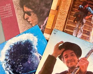 (5PC) BOB DYLAN VINYL | Bob Dylan records including Bob Dylan’s Greatest Hits Volumes I (KCS 9463) and II ((KG 31120), Nashville Skyline (KCS 9825), Street-Legal (JC 35453), and Blood On The Tracks (PC 33235)

