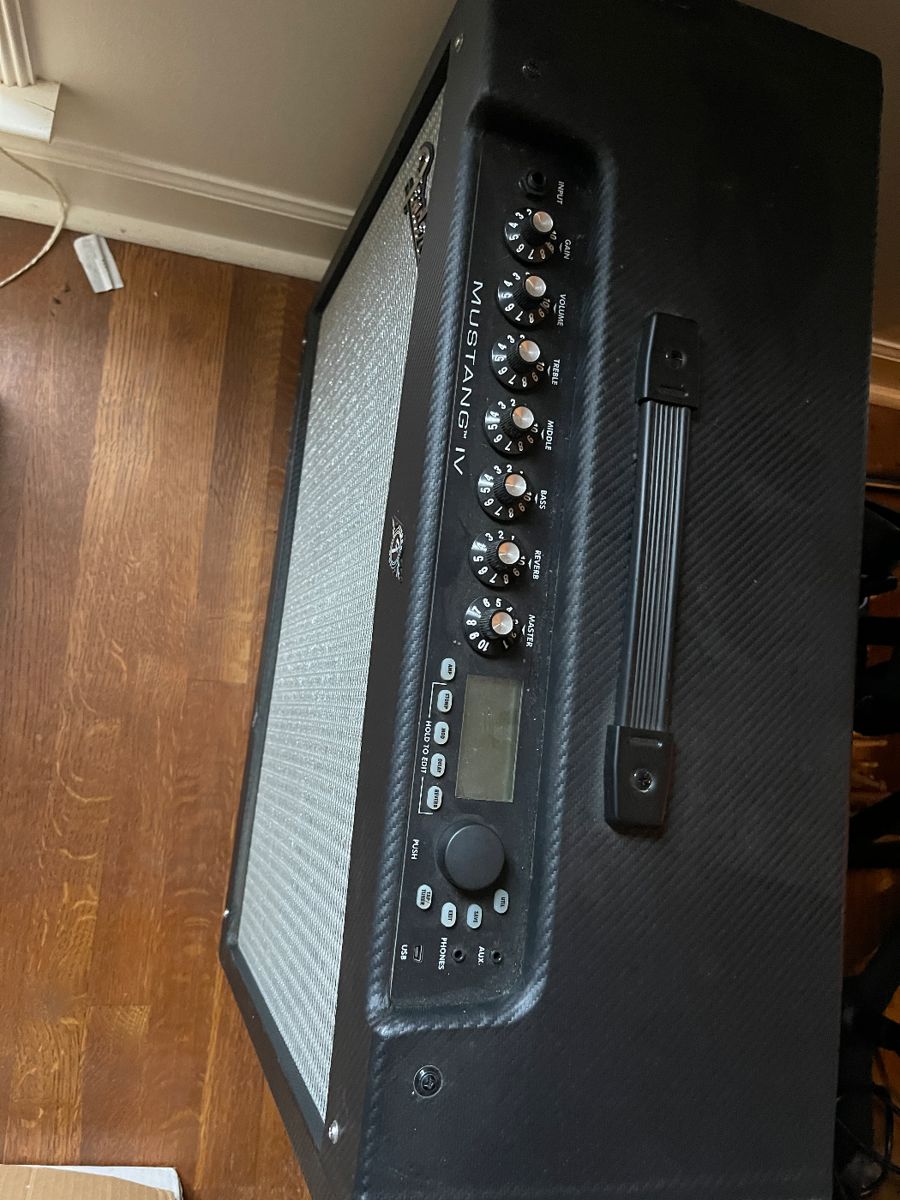 Memphis estate sale fender amp king bed washer... starts on 12/2/2023