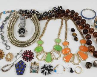 1010 Estate Collection of Costume Jewelry