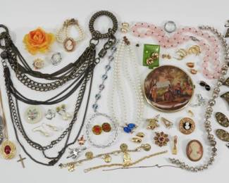 1008 Estate Collection of Costume Jewelry