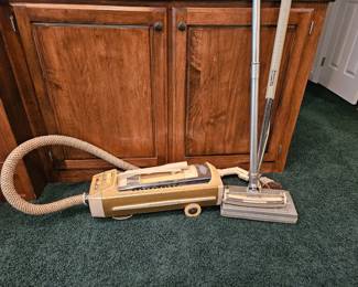 Electrolux Super J Canister Vacuum Model 1401