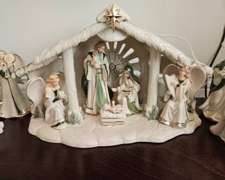 Irish Nativity by Hawthorne Village. 16 piece set