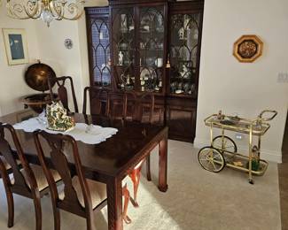 Henredon Georgian Carved Mahogany Extension Dining Table and Hutch