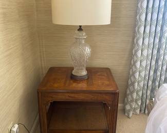Drexel end table & large glass lamp