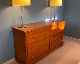 Dresser & 2 modern lamps