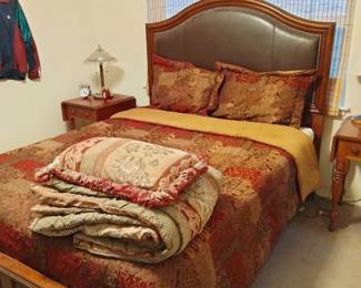 Queen bed w/padded headboard and Tempur-pedic mattress and box spring 