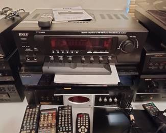 Pyle Hybrid amplifier tuner dock station 