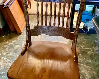 Very Nice Kitchen / Dinning Double Pedestal ClawfootTable with 8 Chairs 60" long without leaves x 30" Tall.  Leaves add 18" each -there are 2 makes it 8' total. Pressback Chairs are strong w no issues Two are captain.   Available for Presale!