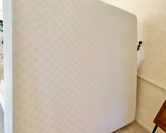 New Never Slept on King Size Mattress. Is Available for Pre-Sell! 12" deep x 81" x 75"