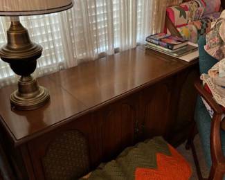 Old stereo, it works.  The lamp is one of two.  Lots of afghans, too.  They make good gifts for nursing homes.