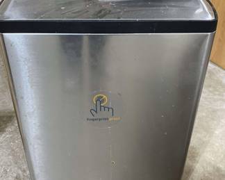 Simple Human Garbage Can With Recycling