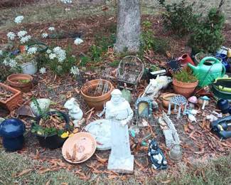 "Home for the Holidays" in Evans, GA. Closing on Tue 11/28 at 6p. Pickup on Wed 11/29 from 3-6p. Please click here to view more photos, descriptions, and current bids: https://ctbids.com/estate-sale/25571